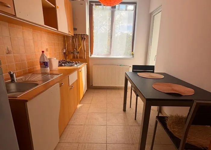Liniste Confort Si Acces Rapid In Oras Parcare Apartmán *